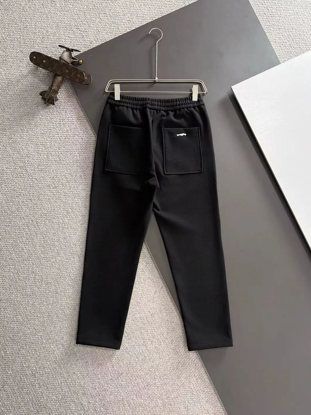 Next day shipping P360 Big Goose 2025 new autumn elastic band casual pants, thick counter-customized fabrics, high breathability and comfort, impeccable details, brand element design concept, reflecting high quality. It feels delicate and soft! It presents a casual cut and the upper body shape is great! Size: M-3XL